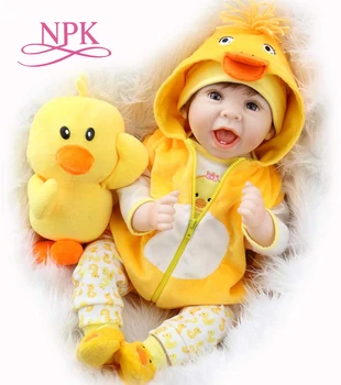 55CM original NPK renăscut baby doll realiste copil nou-născut duck dress set minunat zâmbet fata ponderat papusa rădăcini de păr de înaltă calitate
