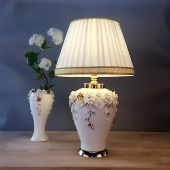 Europa de Lux Ceramice Lămpi de Masă Ceramică Albă Floare Model de Lampa de pe Noptiera Pentru Dormitor, Camera de zi Camera de Studiu 110v 220v UE Plug