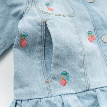 DBZ13689-1 dave bella primăvară fete pentru copii drăguț de fructe broderie ruched buzunare haina copii topuri de moda infant toddler îmbrăcăminte exterioară