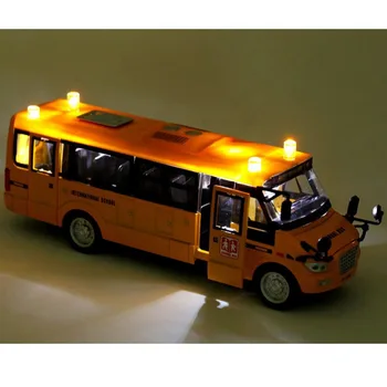 Muzică de Sunet Și Lumină LED din Aliaj de Metal de Autobuz Școlar Modelul Ușilor Deschise Trage Înapoi Mașină de Jucării pentru Copii de Craciun Cu Cadou Gratuit Semn Rutier