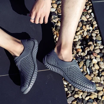 Vara Barbati Sandale Ușoare Pantofi pentru Bărbați Sandale de Plaja Apă Alunecare pe Pantofi Bărbat în aer liber Găuri Pantofi Respirabil Saboti Papuci
